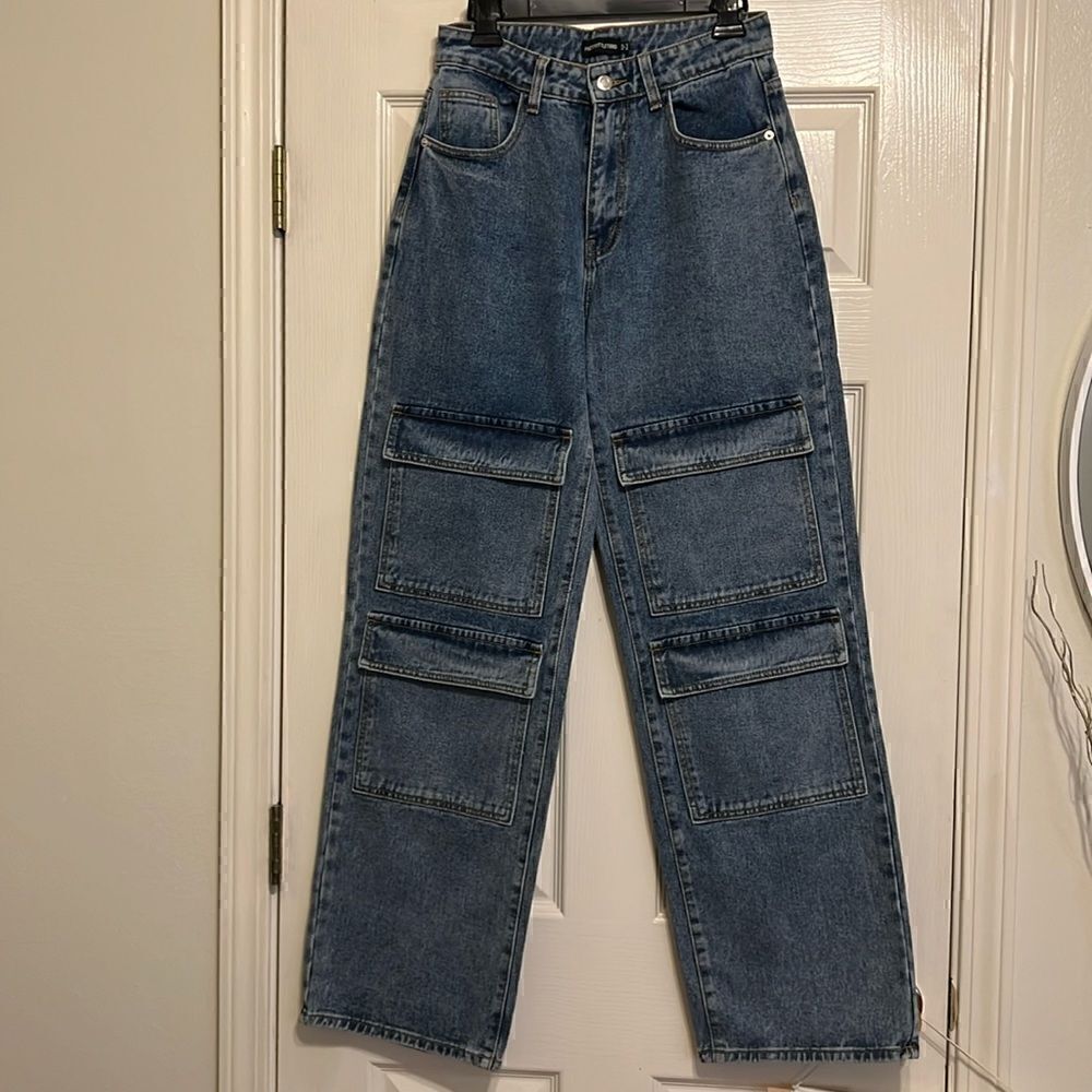 Wide leg Cargo Jeans size 6 Like New Condition
